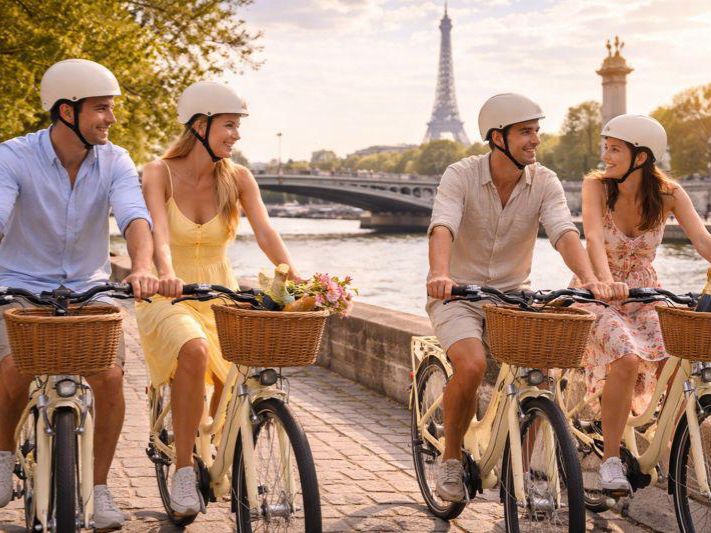 e-bike tour vs classic bike tour in Paris